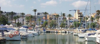 Casa vacanze 'Villa Lilia' con vista mare, piscina privata e Wi-Fi