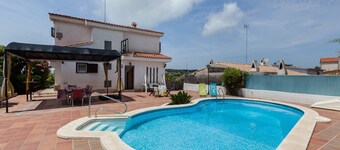 Holiday Home 'Villa Lilia' with Sea View, Private Pool and Wi-Fi