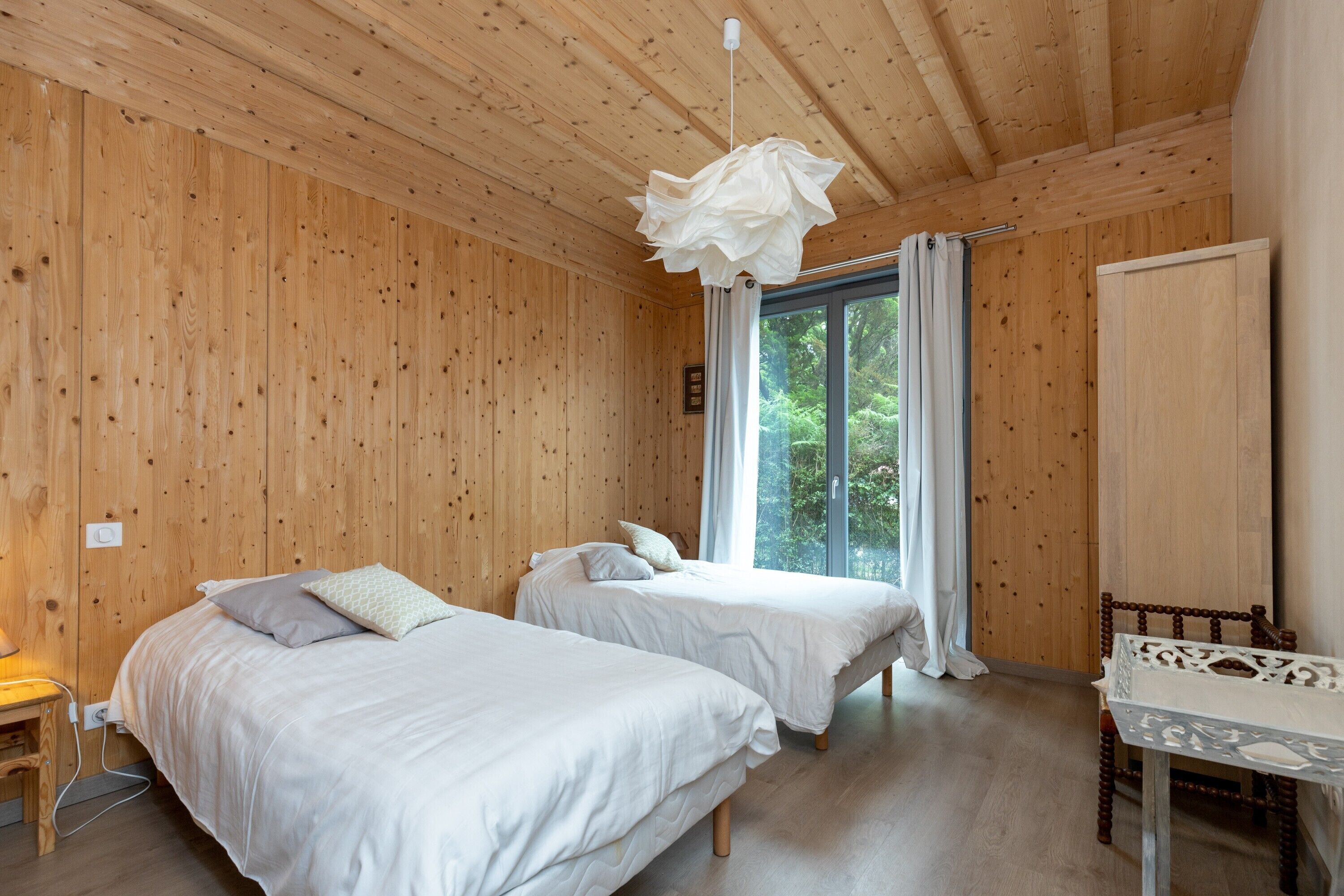 5 chambres, bureau, Wi-Fi gratuit, draps fournis