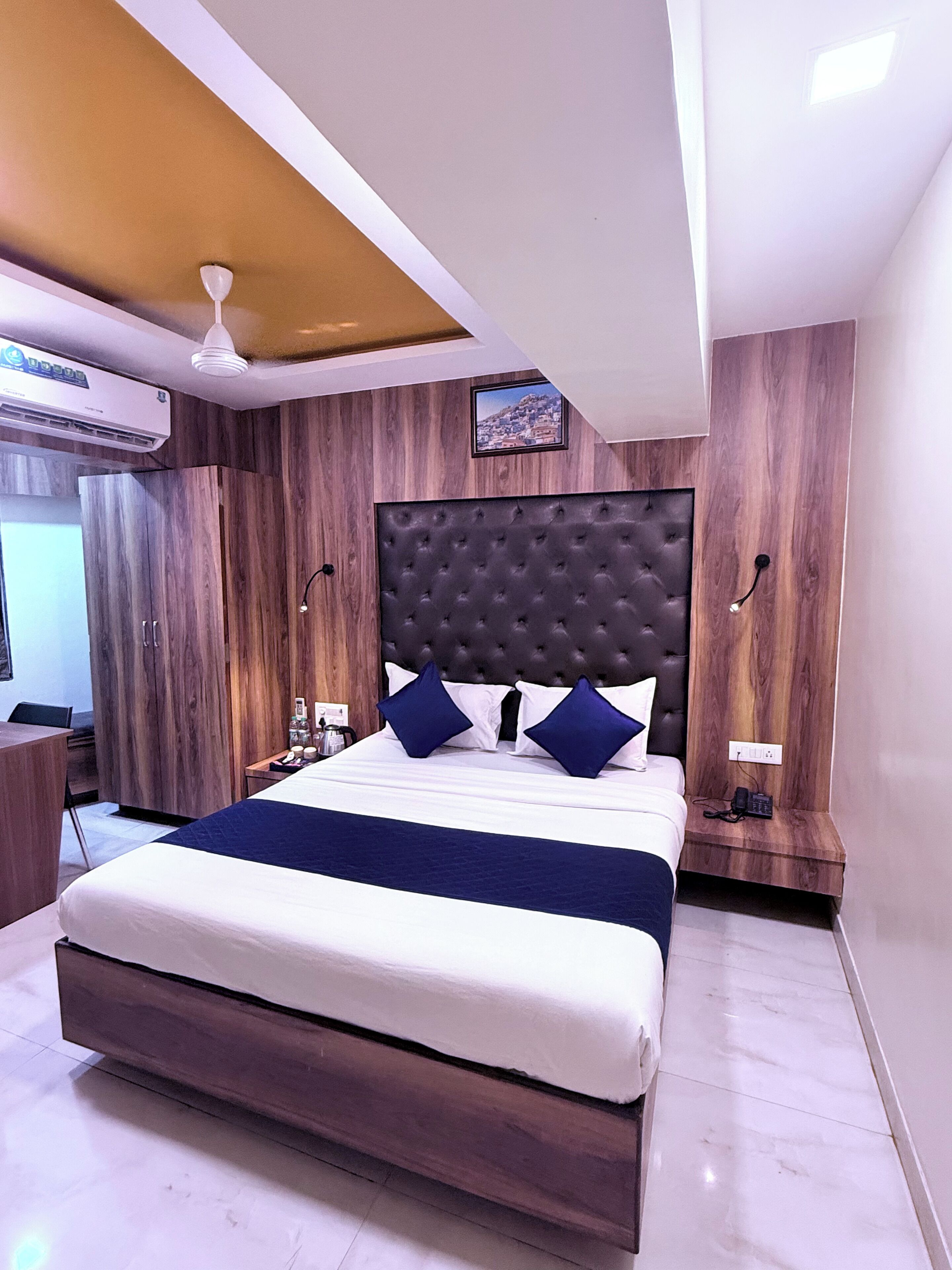 Soundproofing, free WiFi, bed sheets