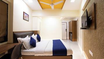 Soundproofing, free WiFi, bed sheets