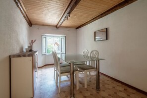 Dining - Lodge in the heart of the Leventina (STÈLA) (Nivo)