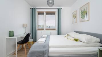 2 soverom, skrivebord, strykejern/-brett og wi-fi