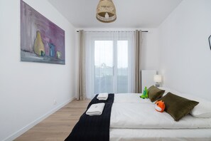 2 bedrooms, desk, iron/ironing board, WiFi