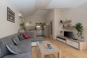 TV - Holiday home mit Klimaanlage und Terrasse (Buje)