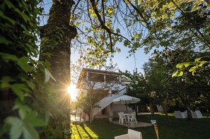 Property grounds - Surrounded by greenery, offers its guests a unique atmosphere. (Jonadi)