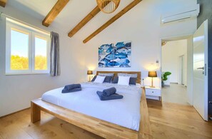 2 bedrooms, WiFi - Holiday home quiet place with pool (Oštrobradić)