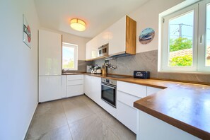 Fridge, microwave, oven, stovetop - Holiday home quiet place with pool (Oštrobradić)