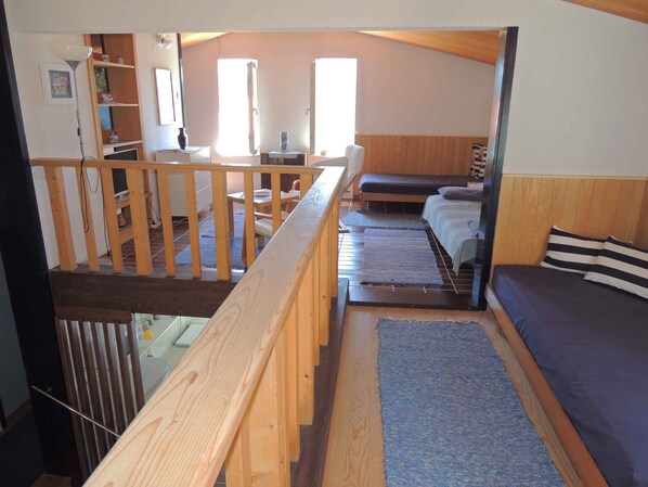 2 bedrooms, WiFi - Holiday apartment 10 m from the beach (Malinska)