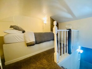 1 bedroom, desk, free WiFi, bed sheets