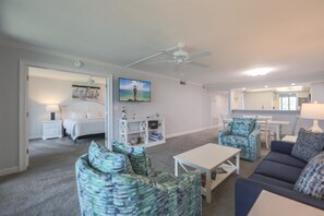 2 bedrooms, desk, iron/ironing board, free WiFi - Compass Point 162 - Direct Gulf Views!  (Sanibel)