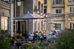 Outdoor dining - Top Ritz-Carlton Residence by InvitedHome | Luxe Remodel, 6th Floor View (Vail)