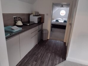 Electric kettle - The Wheatsheaf Inn (Atherstone)