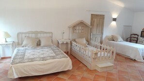 4 chambres, bureau, accès au Wi-Fi (inclus)