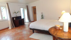 4 bedrooms, desk, free WiFi