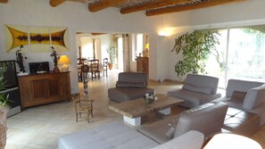 Smart TV, table football, ping pong