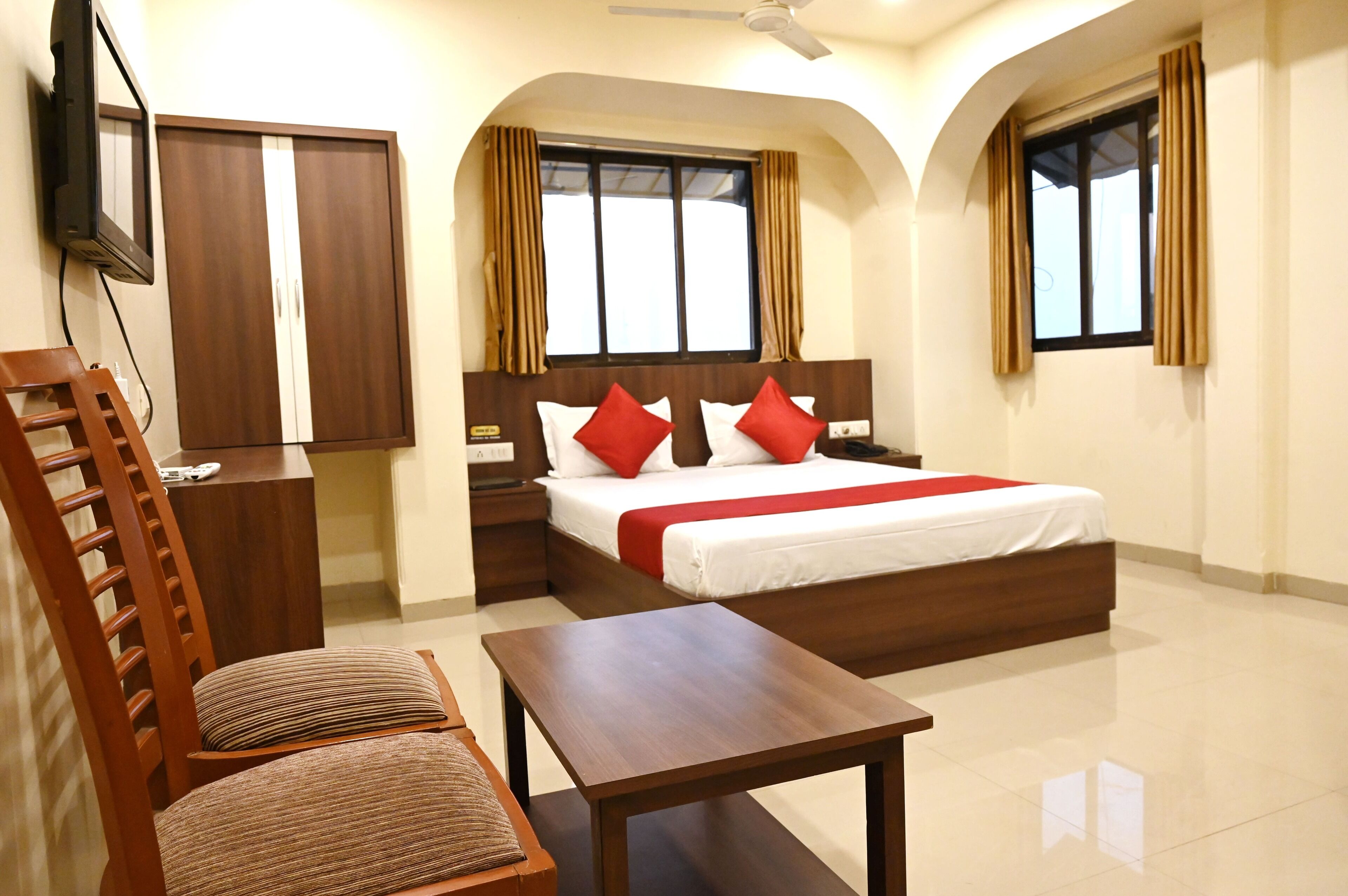 Desk, rollaway beds, free WiFi, bed sheets