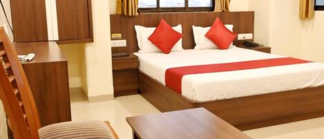 Työpöytä, lisävuoteet, ilmainen Wi-Fi, vuodevaatteet