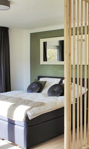 2 Schlafzimmer, Schreibtisch, Bügeleisen/Bügelbrett, Reisekinderbett