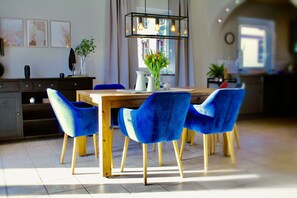 Dining - Vacation home with plenty of space. Modern, cozy, private terrace. Pets ❤️ (Sankt Wendel)