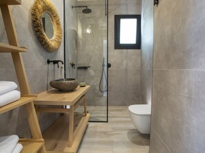 Bathtub, hair dryer, towels