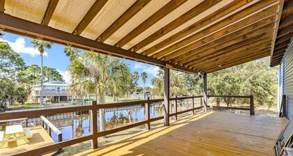 Coastal Getaway on canal-steps to the beach