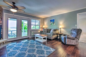 Flat-screen TV, fireplace