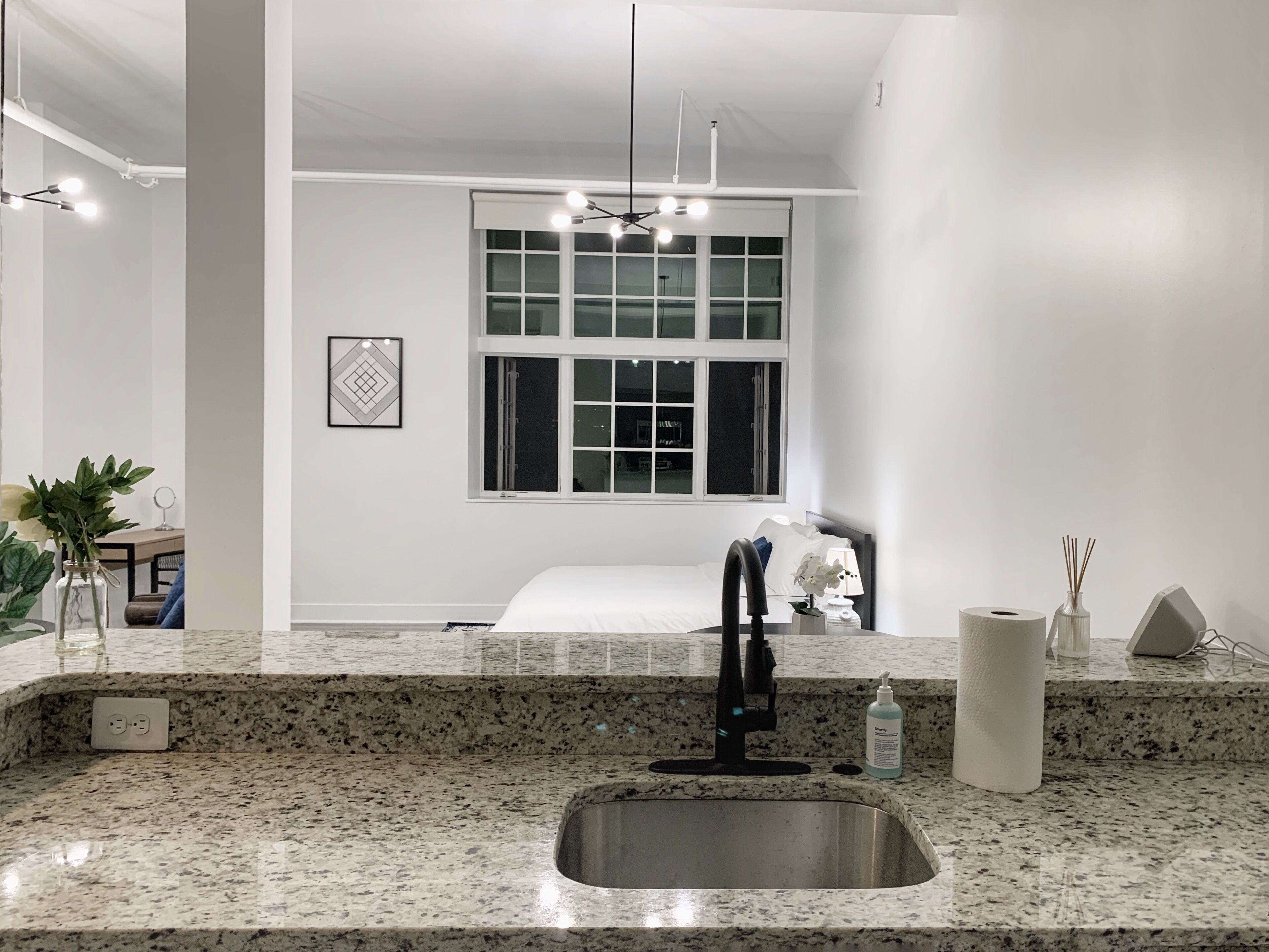 Spacious King Suite Near Inner Harbor