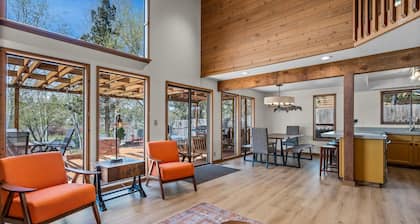 Hot Tub ~ Riverfront ~ Dog Friendly ~ Solo Stove ~ EV Charger ~ Sauna!