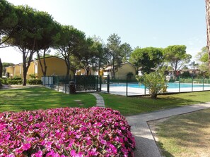 Property grounds - Single villa in village with swimming pool (Bibione)