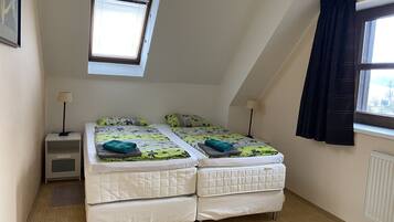 3 bedrooms, bed sheets