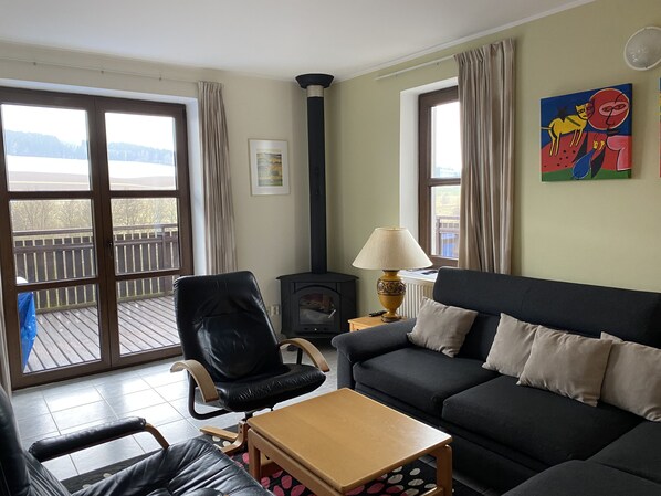 Televisión, libros y biblioteca musical 