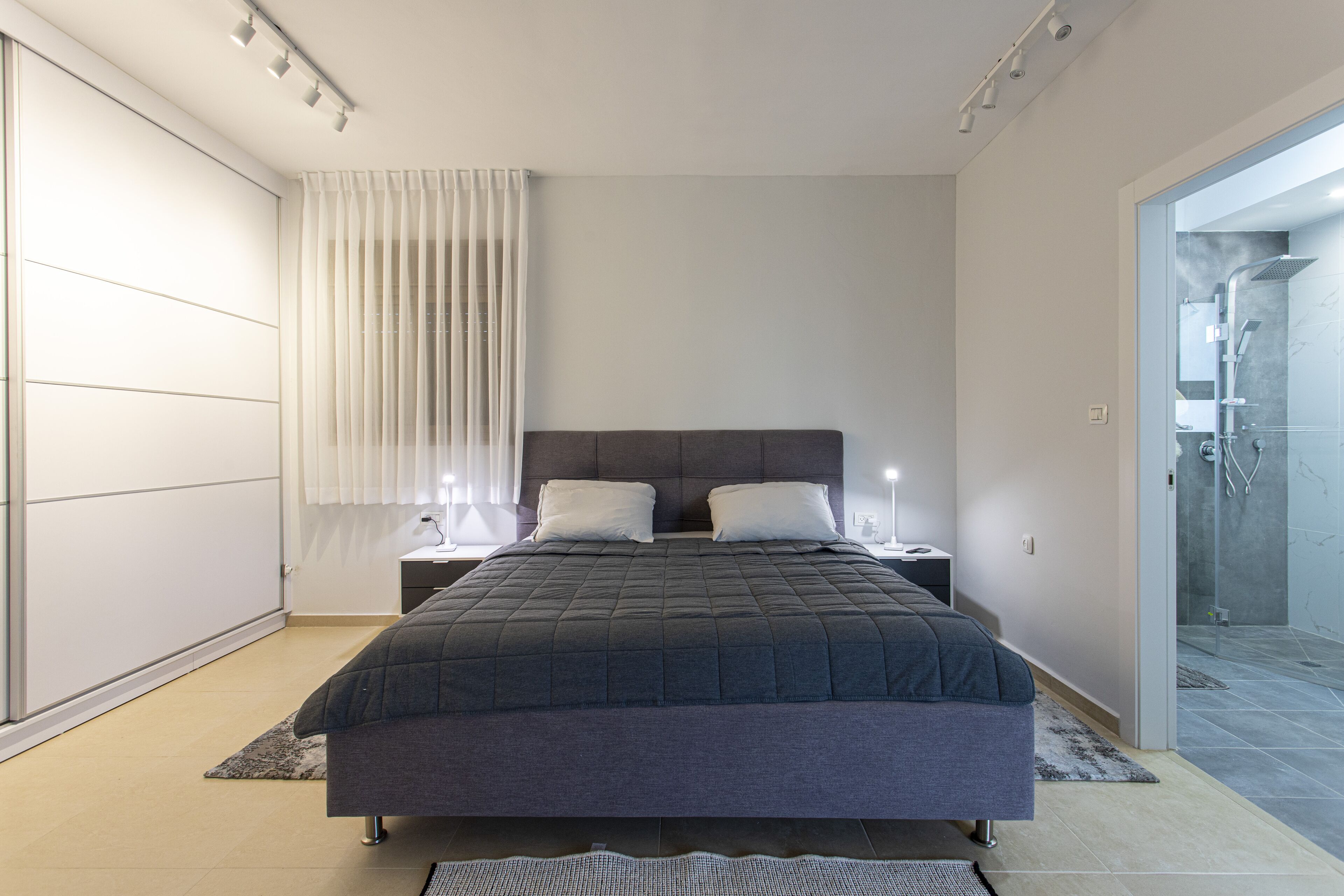 3 habitaciones, tabla de planchar con plancha y wifi gratis 