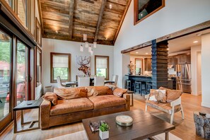 TV, fireplace - Storybook Cottage at Eagles Nest-hot tub-fireplace in Primary bedroom, Summer Concerts (Banner Elk)