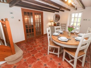 Dishwasher, cookware/dishes/utensils - Trevedran Cottage (Penzance)