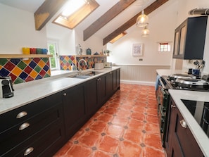 Dishwasher, cookware/dishes/utensils