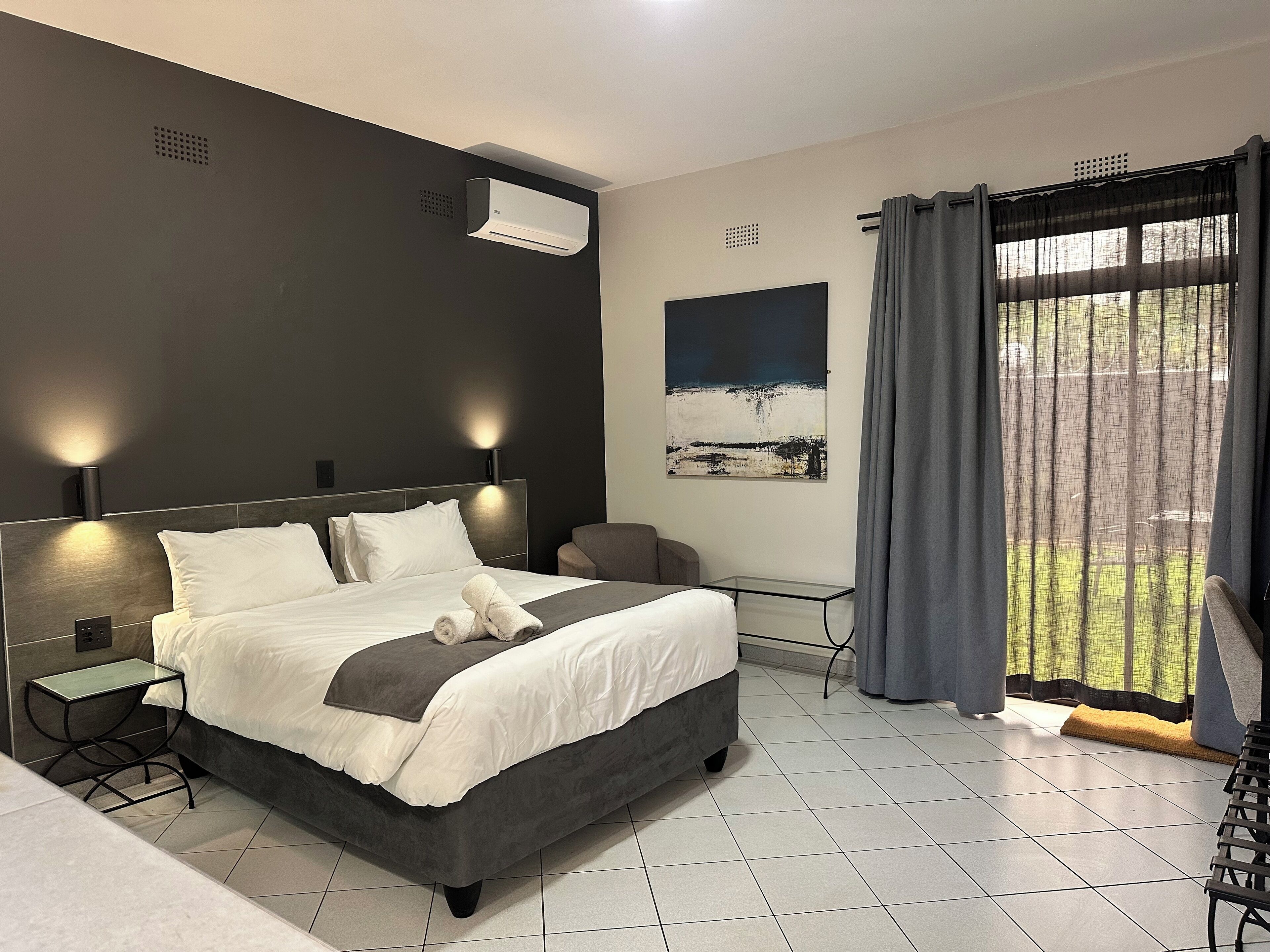 Executive Double Room | In-room safe, desk, iron/ironing board, free WiFi