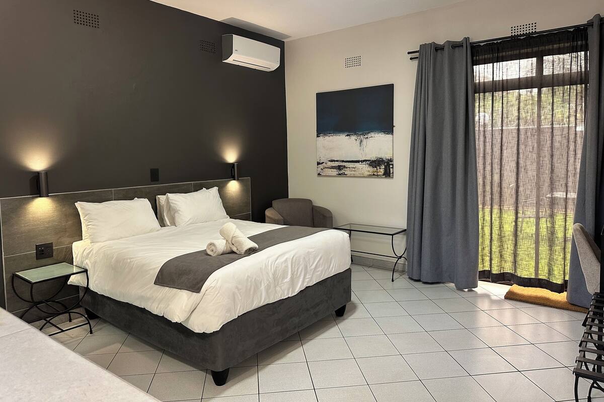 Executive Double Room | In-room safe, desk, iron/ironing board, free WiFi