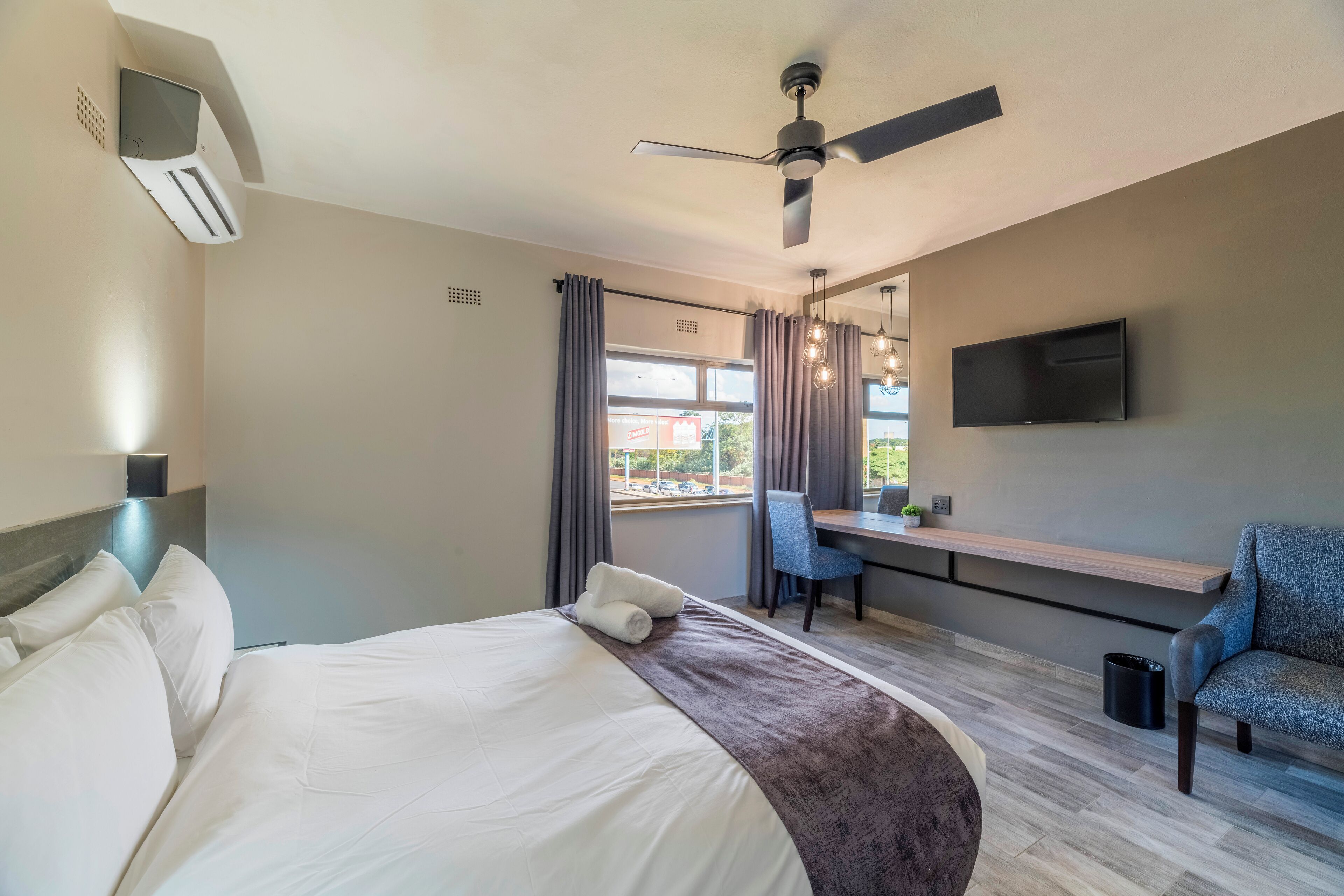 Deluxe Double Room | In-room safe, desk, iron/ironing board, free WiFi