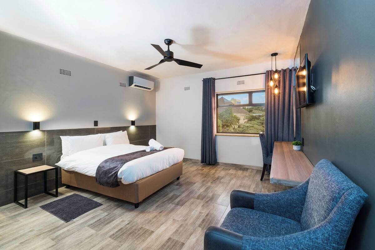 In-room safe, desk, iron/ironing board, free WiFi