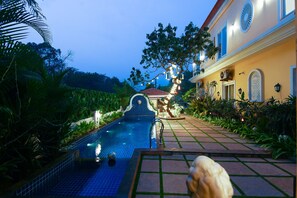 Indoor pool - Justa Casa Frangipani Assagao, Goa (Assagao)