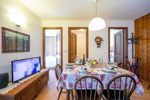 Family Apartment, Multiple Bedrooms, 2 Bathrooms (Bramé La Fam 32 (few steps from) | Dining