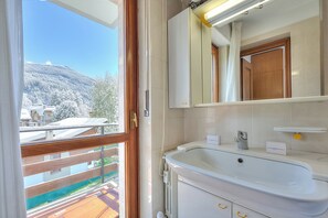 Family Apartment, 2 Bedrooms, 2 Bathrooms (Bramé La Fam 32 (few steps from) | Bathroom | Shower, hair dryer, bidet, towels
