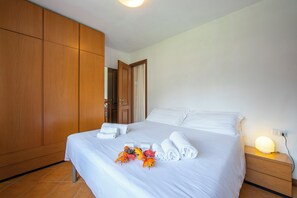 Family Apartment, Multiple Bedrooms, 2 Bathrooms (Bramé La Fam 32 (few steps from) | 4 bedrooms, bed sheets