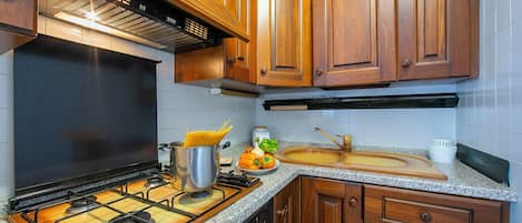 Family Apartment, 2 Bedrooms, 2 Bathrooms (Bramé La Fam 32 (few steps from) | Private kitchen | Fridge, microwave, oven, stovetop