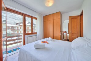 Family Apartment, Multiple Bedrooms, 2 Bathrooms (Bramé La Fam 32 (few steps from) | 4 bedrooms, bed sheets - Bramé La Fam 32 (few steps from skiing) (Bardonecchia)