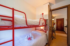 Familienapartment, Mehrere Schlafzimmer, 2 Bäder (Bramé La Fam 32 (few steps from) | 4 Schlafzimmer, Bettwäsche