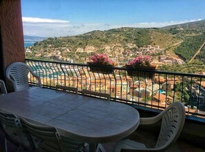 Outdoor dining - Porto Santo Stefano with pool (Porto Santo Stefano)