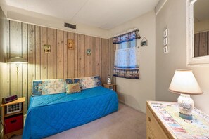 2 bedrooms, iron/ironing board - Atlantis 2 Br/2 Ba oceanfront with outdoor pool (Ocean City)