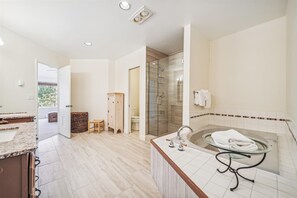 Shower, jetted bath, hair dryer, towels